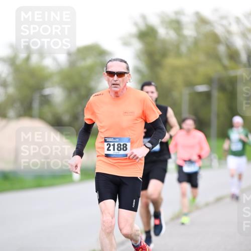 07.04.2024 - 43. Internationalen Wilhelmsburger Insellauf Dr. Thomas Lammeyer http://msf.ph/oto/6038037 07.04.2024 10:25:31 Laufen 2188 meine-sportfotos.de