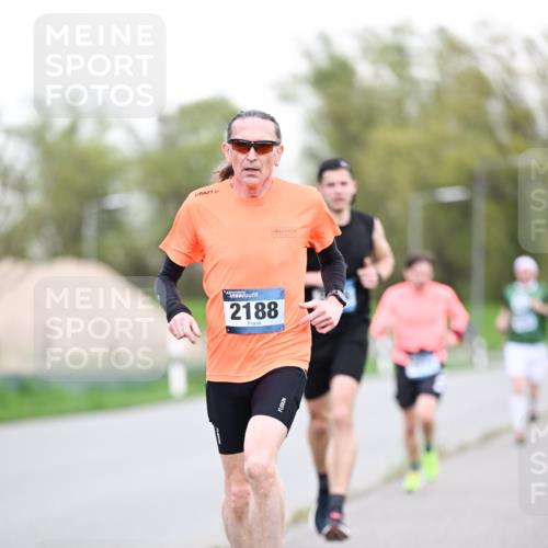 07.04.2024 - 43. Internationalen Wilhelmsburger Insellauf Dr. Thomas Lammeyer http://msf.ph/oto/6038038 07.04.2024 10:25:31 Laufen 2188 meine-sportfotos.de