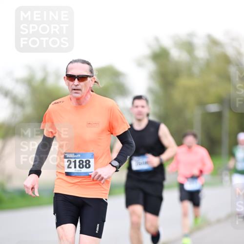 07.04.2024 - 43. Internationalen Wilhelmsburger Insellauf Dr. Thomas Lammeyer http://msf.ph/oto/6038042 07.04.2024 10:25:32 Laufen 2188 meine-sportfotos.de