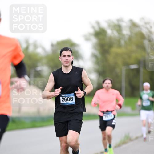 07.04.2024 - 43. Internationalen Wilhelmsburger Insellauf Dr. Thomas Lammeyer http://msf.ph/oto/6038045 07.04.2024 10:25:32 Laufen 2606 meine-sportfotos.de