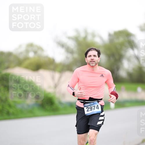 07.04.2024 - 43. Internationalen Wilhelmsburger Insellauf Dr. Thomas Lammeyer http://msf.ph/oto/6038062 07.04.2024 10:25:35 Laufen 2974 meine-sportfotos.de