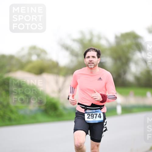 07.04.2024 - 43. Internationalen Wilhelmsburger Insellauf Dr. Thomas Lammeyer http://msf.ph/oto/6038063 07.04.2024 10:25:35 Laufen 2974 meine-sportfotos.de