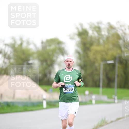 07.04.2024 - 43. Internationalen Wilhelmsburger Insellauf Dr. Thomas Lammeyer http://msf.ph/oto/6038068 07.04.2024 10:25:37 Laufen 3038 meine-sportfotos.de