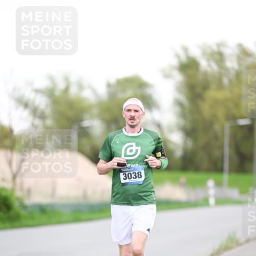07.04.2024 - 43. Internationalen Wilhelmsburger Insellauf Dr. Thomas Lammeyer http://msf.ph/oto/6038073 07.04.2024 10:25:38 Laufen 3038 meine-sportfotos.de