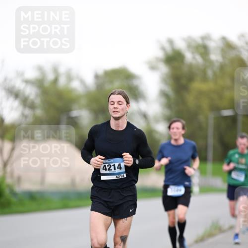 07.04.2024 - 43. Internationalen Wilhelmsburger Insellauf Dr. Thomas Lammeyer http://msf.ph/oto/6038090 07.04.2024 10:25:49 Laufen 4214, 4214, 200 meine-sportfotos.de