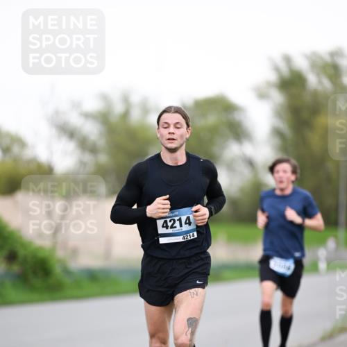 07.04.2024 - 43. Internationalen Wilhelmsburger Insellauf Dr. Thomas Lammeyer http://msf.ph/oto/6038093 07.04.2024 10:25:49 Laufen 4214, 4214 meine-sportfotos.de