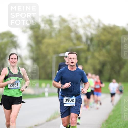 07.04.2024 - 43. Internationalen Wilhelmsburger Insellauf Dr. Thomas Lammeyer http://msf.ph/oto/6038122 07.04.2024 10:25:54 Laufen 2851, 3902, 3902 meine-sportfotos.de