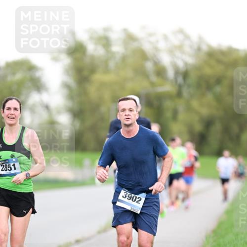07.04.2024 - 43. Internationalen Wilhelmsburger Insellauf Dr. Thomas Lammeyer http://msf.ph/oto/6038125 07.04.2024 10:25:55 Laufen 2851, 3902, 3902 meine-sportfotos.de