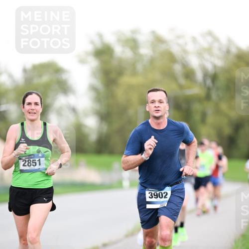 07.04.2024 - 43. Internationalen Wilhelmsburger Insellauf Dr. Thomas Lammeyer http://msf.ph/oto/6038126 07.04.2024 10:25:55 Laufen 2851, 3902, 3902, 9 meine-sportfotos.de