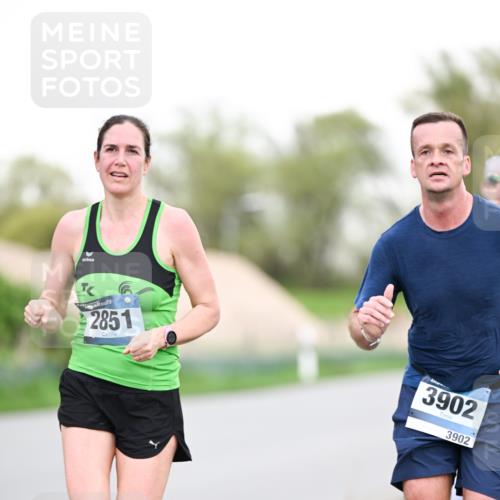 07.04.2024 - 43. Internationalen Wilhelmsburger Insellauf Dr. Thomas Lammeyer http://msf.ph/oto/6038133 07.04.2024 10:25:56 Laufen 2851, 3902, 3902 meine-sportfotos.de