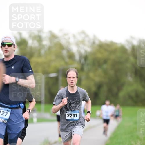 07.04.2024 - 43. Internationalen Wilhelmsburger Insellauf Dr. Thomas Lammeyer http://msf.ph/oto/6038134 07.04.2024 10:25:58 Laufen 127, 2127, 2201 meine-sportfotos.de