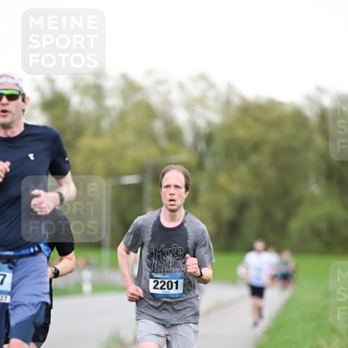 07.04.2024 - 43. Internationalen Wilhelmsburger Insellauf Dr. Thomas Lammeyer http://msf.ph/oto/6038136 07.04.2024 10:25:58 Laufen 7, 27, 2201 meine-sportfotos.de