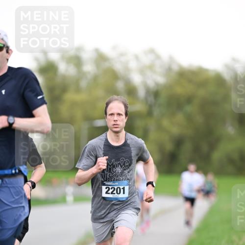 07.04.2024 - 43. Internationalen Wilhelmsburger Insellauf Dr. Thomas Lammeyer http://msf.ph/oto/6038139 07.04.2024 10:25:58 Laufen 2201 meine-sportfotos.de
