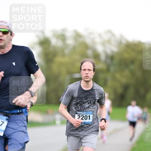 07.04.2024 - 43. Internationalen Wilhelmsburger Insellauf Dr. Thomas Lammeyer http://msf.ph/oto/6038140 07.04.2024 10:25:58 Laufen 7, 2201 meine-sportfotos.de