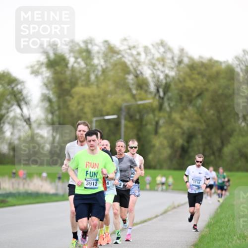 07.04.2024 - 43. Internationalen Wilhelmsburger Insellauf Dr. Thomas Lammeyer http://msf.ph/oto/6038145 07.04.2024 10:26:01 Laufen 3912, 4, 5, 30, 3718 meine-sportfotos.de
