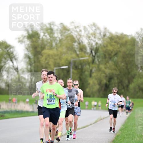 07.04.2024 - 43. Internationalen Wilhelmsburger Insellauf Dr. Thomas Lammeyer http://msf.ph/oto/6038146 07.04.2024 10:26:01 Laufen 3912, 4, 115, 90, 3718 meine-sportfotos.de