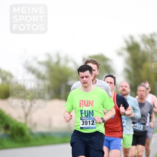07.04.2024 - 43. Internationalen Wilhelmsburger Insellauf Dr. Thomas Lammeyer http://msf.ph/oto/6038161 07.04.2024 10:26:04 Laufen 3912 meine-sportfotos.de