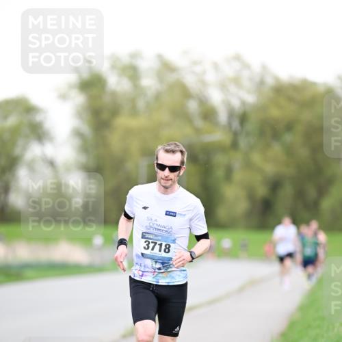 07.04.2024 - 43. Internationalen Wilhelmsburger Insellauf Dr. Thomas Lammeyer http://msf.ph/oto/6038181 07.04.2024 10:26:08 Laufen 4, 17, 3718 meine-sportfotos.de