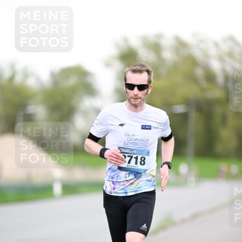 07.04.2024 - 43. Internationalen Wilhelmsburger Insellauf Dr. Thomas Lammeyer http://msf.ph/oto/6038189 07.04.2024 10:26:09 Laufen 4, 17, 3718, 8 meine-sportfotos.de