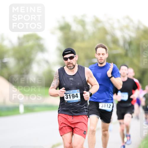 07.04.2024 - 43. Internationalen Wilhelmsburger Insellauf Dr. Thomas Lammeyer http://msf.ph/oto/6038257 07.04.2024 10:26:32 Laufen 3194, 3112 meine-sportfotos.de