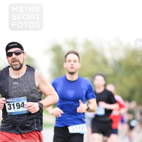 07.04.2024 - 43. Internationalen Wilhelmsburger Insellauf Dr. Thomas Lammeyer http://msf.ph/oto/6038263 07.04.2024 10:26:34 Laufen 3194, 3112 meine-sportfotos.de