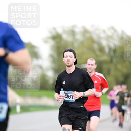 07.04.2024 - 43. Internationalen Wilhelmsburger Insellauf Dr. Thomas Lammeyer http://msf.ph/oto/6038270 07.04.2024 10:26:35 Laufen 4261 meine-sportfotos.de
