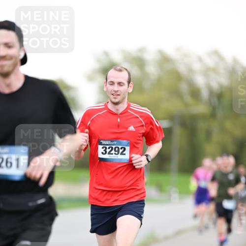 07.04.2024 - 43. Internationalen Wilhelmsburger Insellauf Dr. Thomas Lammeyer http://msf.ph/oto/6038276 07.04.2024 10:26:37 Laufen 261, 3292 meine-sportfotos.de