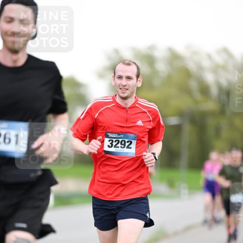 07.04.2024 - 43. Internationalen Wilhelmsburger Insellauf Dr. Thomas Lammeyer http://msf.ph/oto/6038277 07.04.2024 10:26:37 Laufen 261, 3292 meine-sportfotos.de