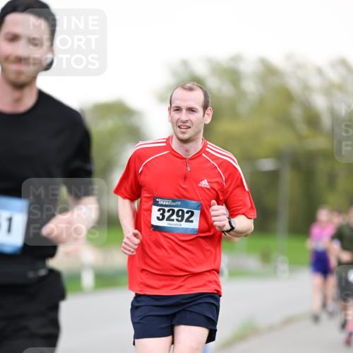07.04.2024 - 43. Internationalen Wilhelmsburger Insellauf Dr. Thomas Lammeyer http://msf.ph/oto/6038278 07.04.2024 10:26:37 Laufen 1, 3292 meine-sportfotos.de