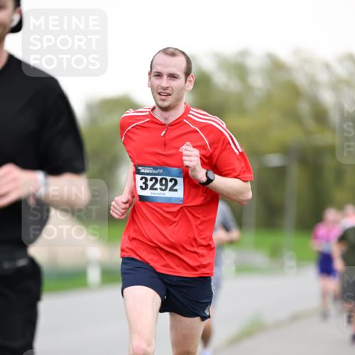 07.04.2024 - 43. Internationalen Wilhelmsburger Insellauf Dr. Thomas Lammeyer http://msf.ph/oto/6038279 07.04.2024 10:26:37 Laufen 3292 meine-sportfotos.de