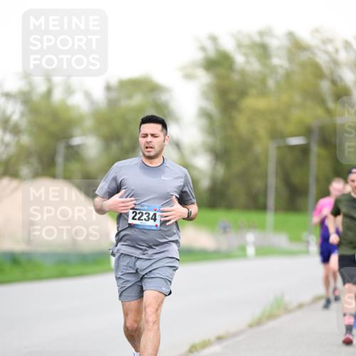 07.04.2024 - 43. Internationalen Wilhelmsburger Insellauf Dr. Thomas Lammeyer http://msf.ph/oto/6038285 07.04.2024 10:26:39 Laufen 2234 meine-sportfotos.de