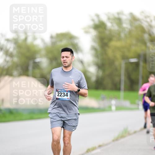 07.04.2024 - 43. Internationalen Wilhelmsburger Insellauf Dr. Thomas Lammeyer http://msf.ph/oto/6038286 07.04.2024 10:26:39 Laufen 2234 meine-sportfotos.de