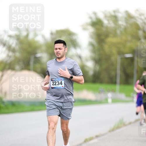 07.04.2024 - 43. Internationalen Wilhelmsburger Insellauf Dr. Thomas Lammeyer http://msf.ph/oto/6038287 07.04.2024 10:26:39 Laufen 2234 meine-sportfotos.de