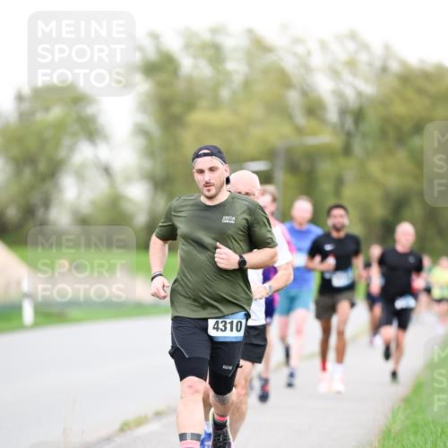 07.04.2024 - 43. Internationalen Wilhelmsburger Insellauf Dr. Thomas Lammeyer http://msf.ph/oto/6038295 07.04.2024 10:26:41 Laufen 4310 meine-sportfotos.de
