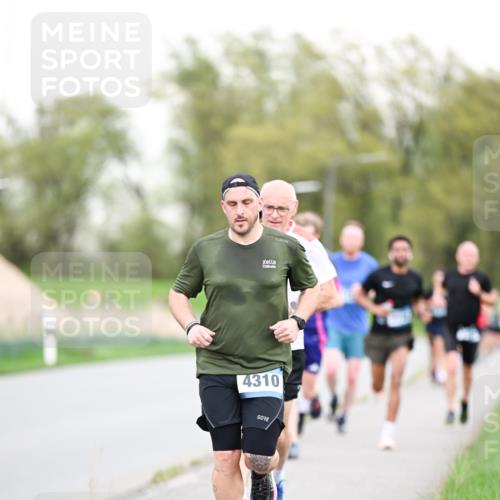07.04.2024 - 43. Internationalen Wilhelmsburger Insellauf Dr. Thomas Lammeyer http://msf.ph/oto/6038296 07.04.2024 10:26:42 Laufen 4310 meine-sportfotos.de