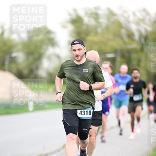 07.04.2024 - 43. Internationalen Wilhelmsburger Insellauf Dr. Thomas Lammeyer http://msf.ph/oto/6038300 07.04.2024 10:26:42 Laufen 4310 meine-sportfotos.de