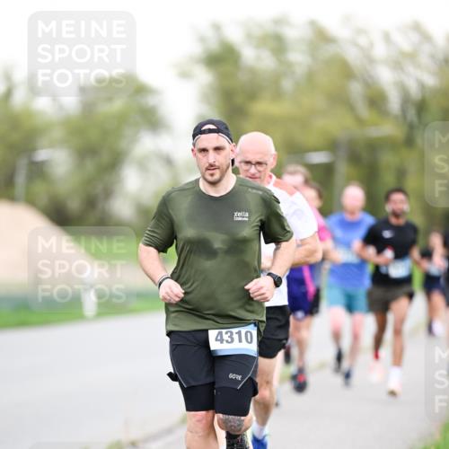 07.04.2024 - 43. Internationalen Wilhelmsburger Insellauf Dr. Thomas Lammeyer http://msf.ph/oto/6038301 07.04.2024 10:26:42 Laufen 4310 meine-sportfotos.de