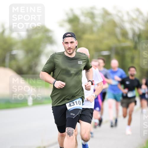 07.04.2024 - 43. Internationalen Wilhelmsburger Insellauf Dr. Thomas Lammeyer http://msf.ph/oto/6038302 07.04.2024 10:26:42 Laufen 4310 meine-sportfotos.de