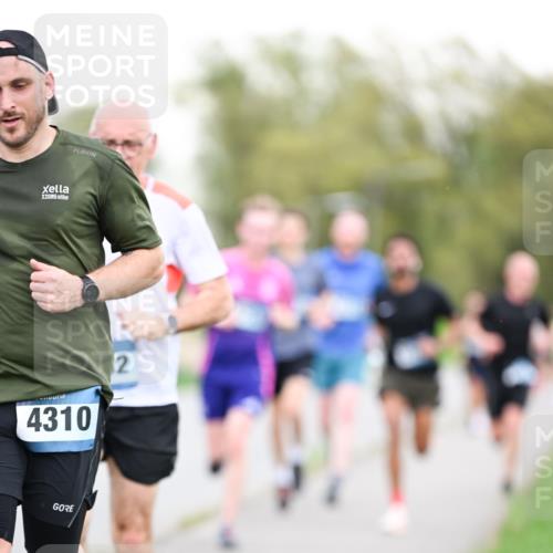 07.04.2024 - 43. Internationalen Wilhelmsburger Insellauf Dr. Thomas Lammeyer http://msf.ph/oto/6038307 07.04.2024 10:26:43 Laufen 4310, 2 meine-sportfotos.de