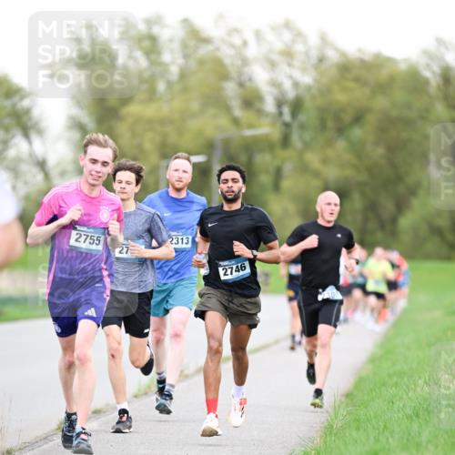07.04.2024 - 43. Internationalen Wilhelmsburger Insellauf Dr. Thomas Lammeyer http://msf.ph/oto/6038308 07.04.2024 10:26:44 Laufen 2755, 27, 2313, 2746 meine-sportfotos.de