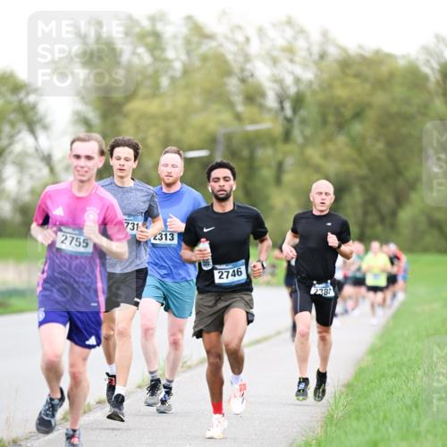 07.04.2024 - 43. Internationalen Wilhelmsburger Insellauf Dr. Thomas Lammeyer http://msf.ph/oto/6038310 07.04.2024 10:26:44 Laufen 2755, 731, 2313, 2746, 2387 meine-sportfotos.de