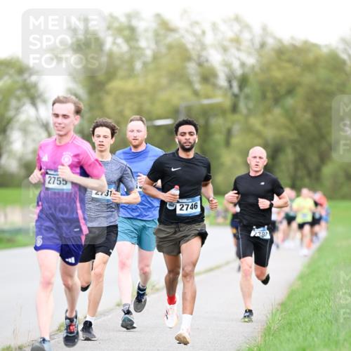 07.04.2024 - 43. Internationalen Wilhelmsburger Insellauf Dr. Thomas Lammeyer http://msf.ph/oto/6038311 07.04.2024 10:26:44 Laufen 2755, 2731, 2746, 2387 meine-sportfotos.de