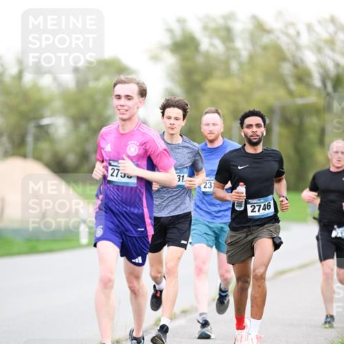 07.04.2024 - 43. Internationalen Wilhelmsburger Insellauf Dr. Thomas Lammeyer http://msf.ph/oto/6038315 07.04.2024 10:26:45 Laufen 275, 31, 231, 2746 meine-sportfotos.de