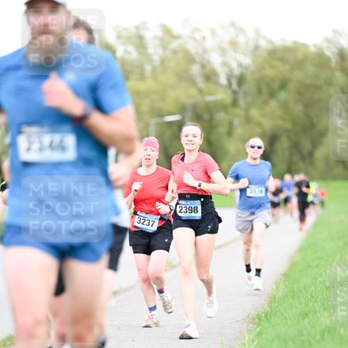 07.04.2024 - 43. Internationalen Wilhelmsburger Insellauf Dr. Thomas Lammeyer http://msf.ph/oto/6038486 07.04.2024 10:27:26 Laufen 2346, 3237, 2398, 3536 meine-sportfotos.de