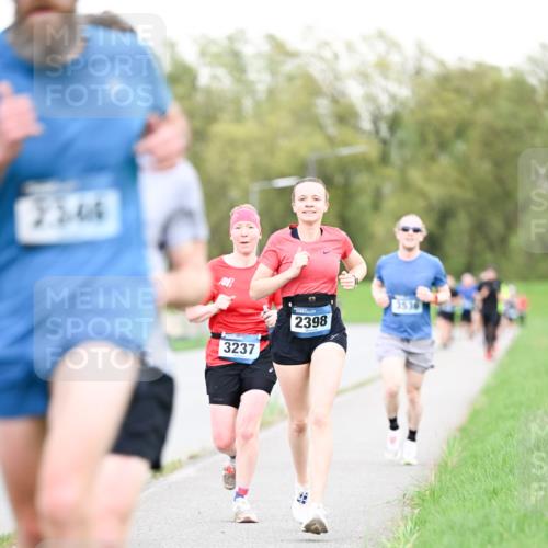 07.04.2024 - 43. Internationalen Wilhelmsburger Insellauf Dr. Thomas Lammeyer http://msf.ph/oto/6038488 07.04.2024 10:27:27 Laufen 2346, 3237, 2398, 3536 meine-sportfotos.de