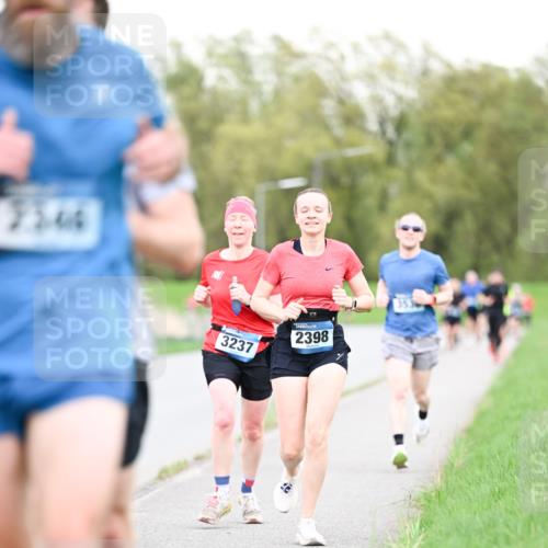 07.04.2024 - 43. Internationalen Wilhelmsburger Insellauf Dr. Thomas Lammeyer http://msf.ph/oto/6038489 07.04.2024 10:27:27 Laufen 2346, 3237, 2398 meine-sportfotos.de