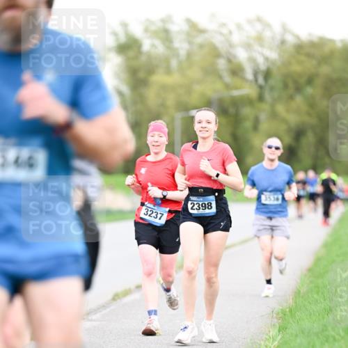 07.04.2024 - 43. Internationalen Wilhelmsburger Insellauf Dr. Thomas Lammeyer http://msf.ph/oto/6038490 07.04.2024 10:27:27 Laufen 346, 3237, 2398, 3536 meine-sportfotos.de