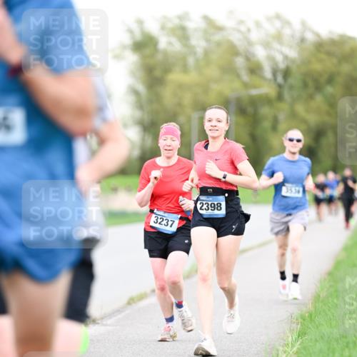 07.04.2024 - 43. Internationalen Wilhelmsburger Insellauf Dr. Thomas Lammeyer http://msf.ph/oto/6038491 07.04.2024 10:27:27 Laufen 3237, 2398, 3536 meine-sportfotos.de