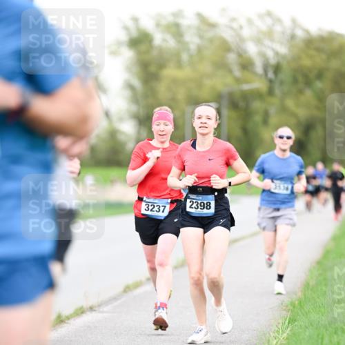 07.04.2024 - 43. Internationalen Wilhelmsburger Insellauf Dr. Thomas Lammeyer http://msf.ph/oto/6038492 07.04.2024 10:27:27 Laufen 3237, 2398, 3536 meine-sportfotos.de