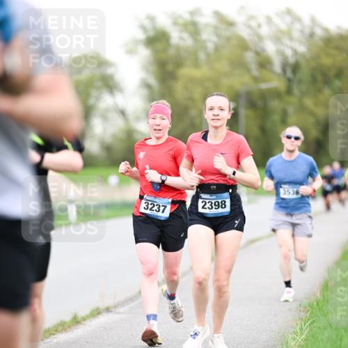 07.04.2024 - 43. Internationalen Wilhelmsburger Insellauf Dr. Thomas Lammeyer http://msf.ph/oto/6038494 07.04.2024 10:27:28 Laufen 3237, 2398, 3536 meine-sportfotos.de